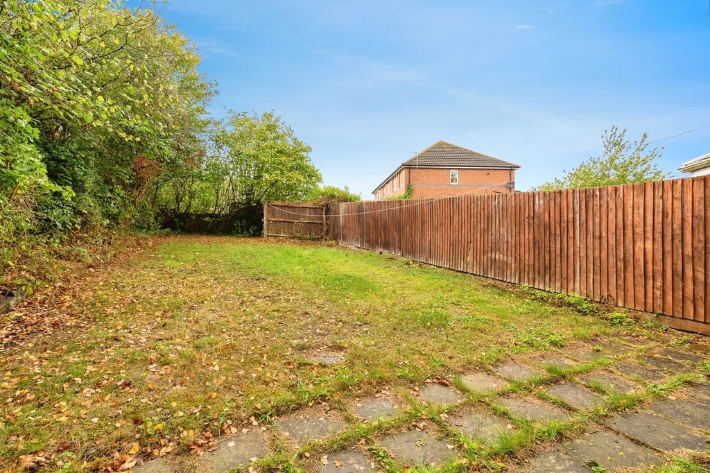 Property photo 3 of 17 Garden