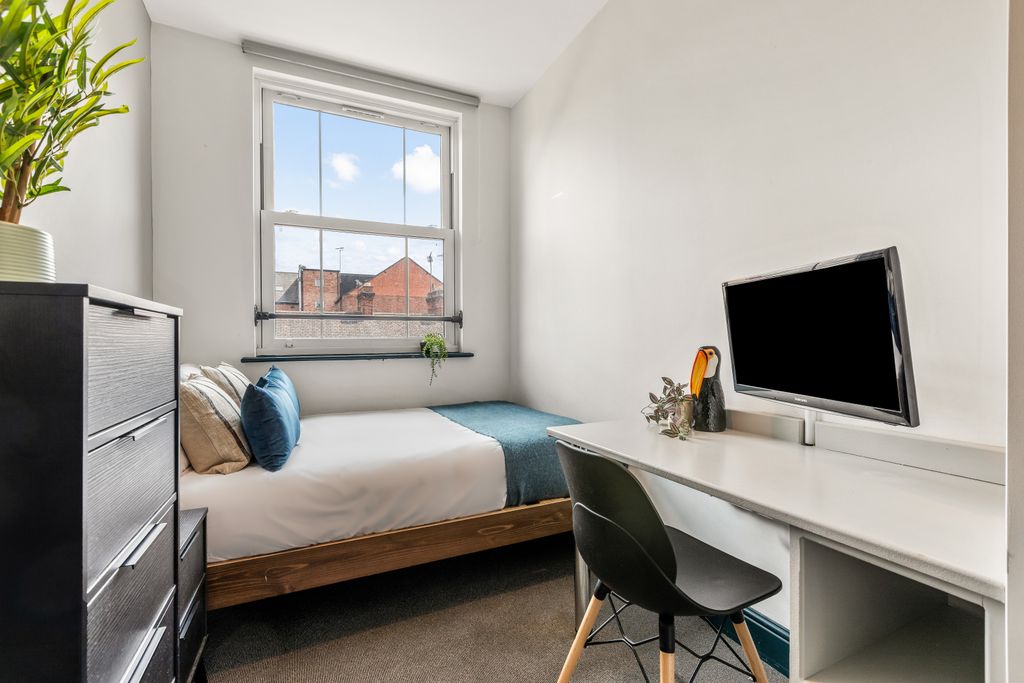 Property photo 3 of 8 Photo 2