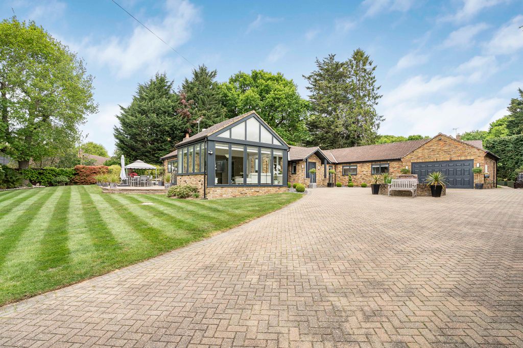 Property photo 1 of 28 Front