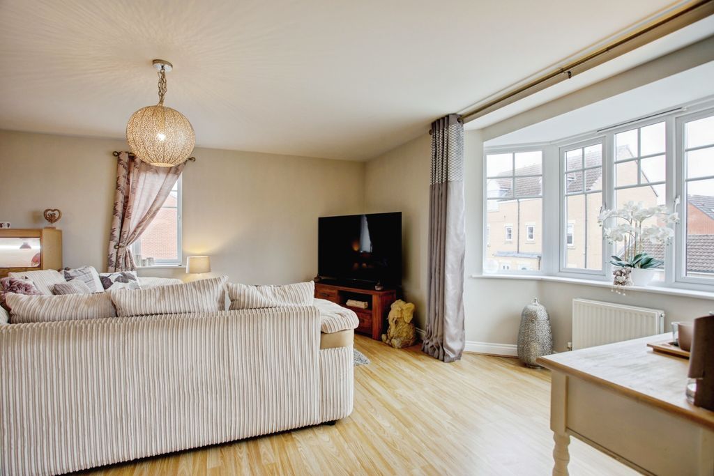 Property photo 3 of 13 Living Room