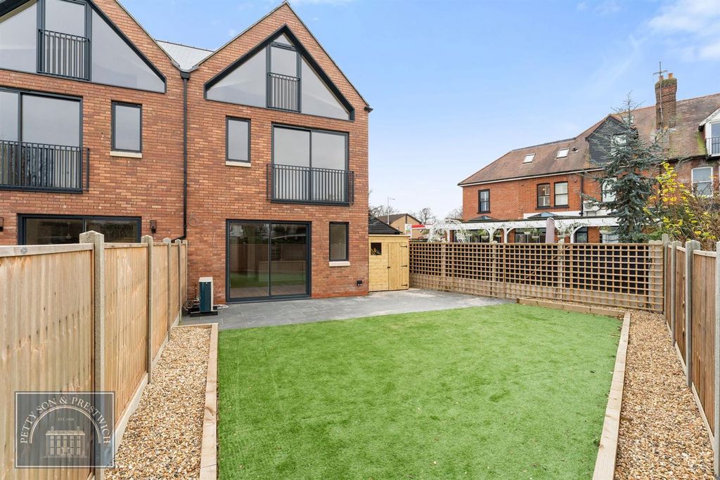 Property photo 3 of 13