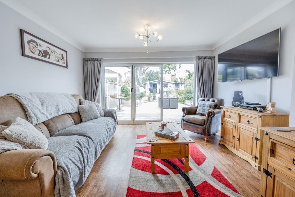 Property photo 2 of 33