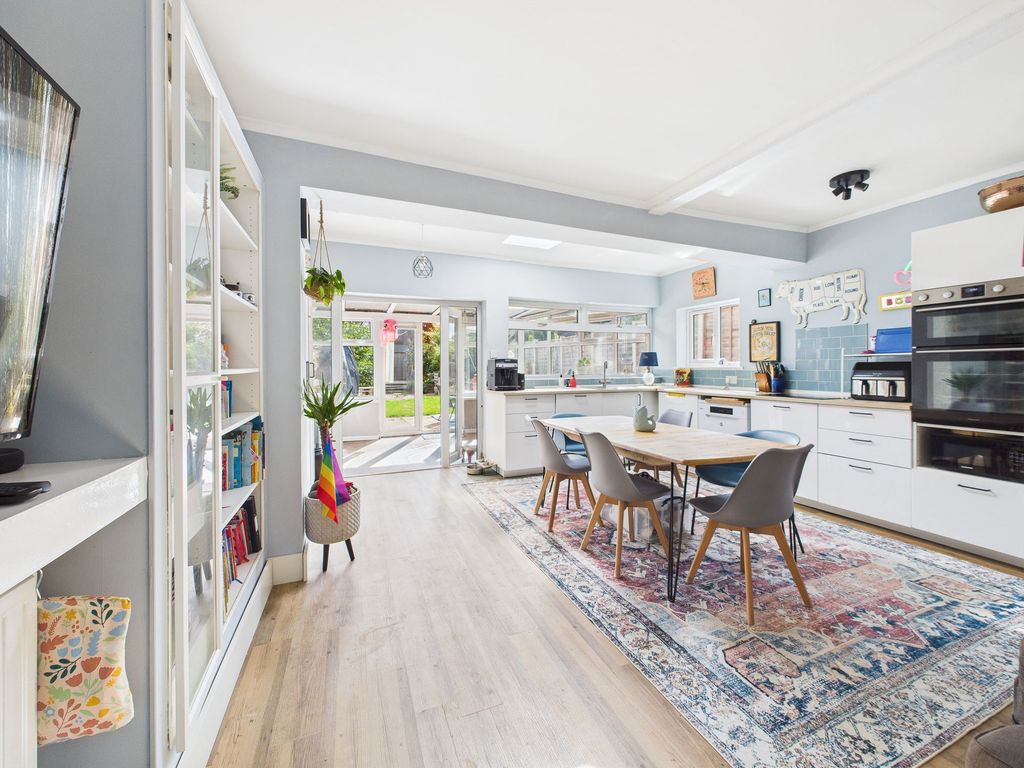 Property photo 2 of 18 Dining Kitchen