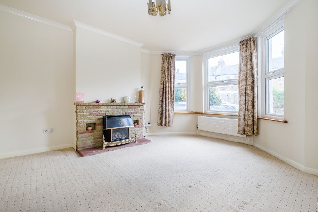 Property photo 2 of 19