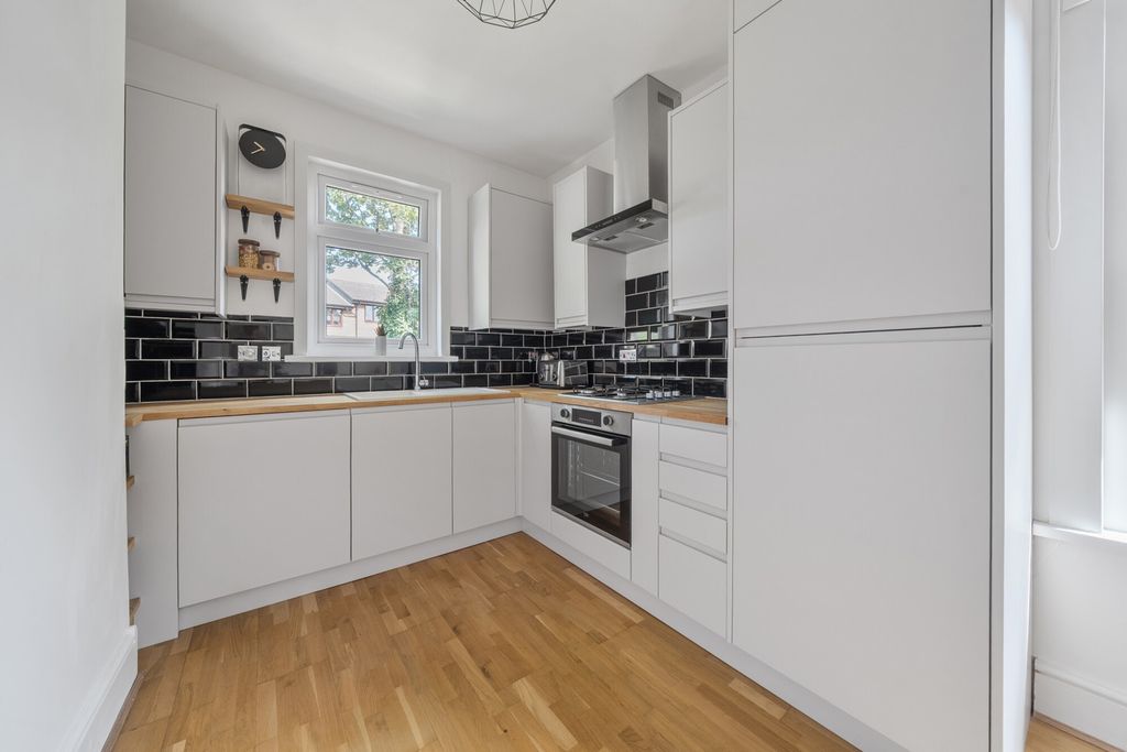 Property photo 2 of 18 1498614-6-6A6B229...