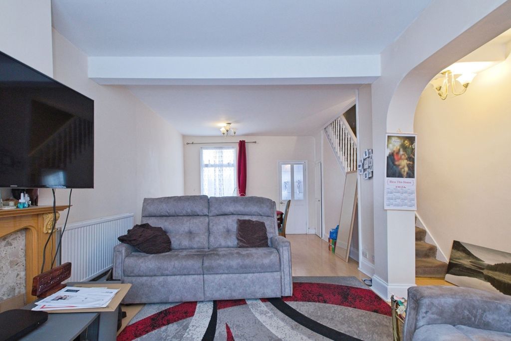 Property photo 3 of 20 Pbox-Img.Jpg