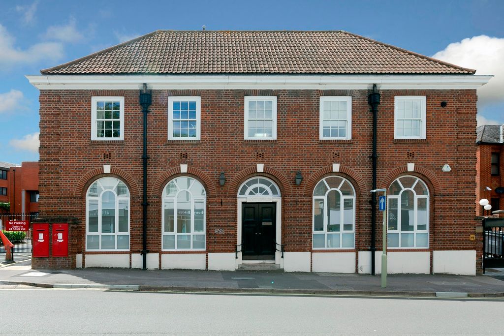 Property photo 2 of 10