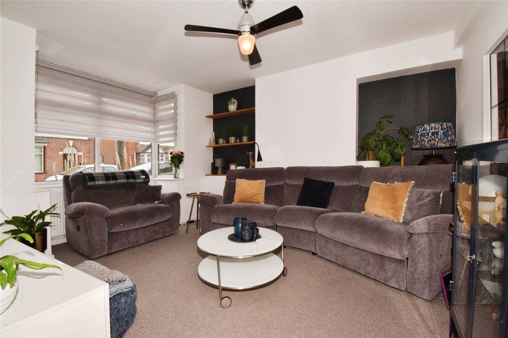 Property photo 2 of 30 Lounge