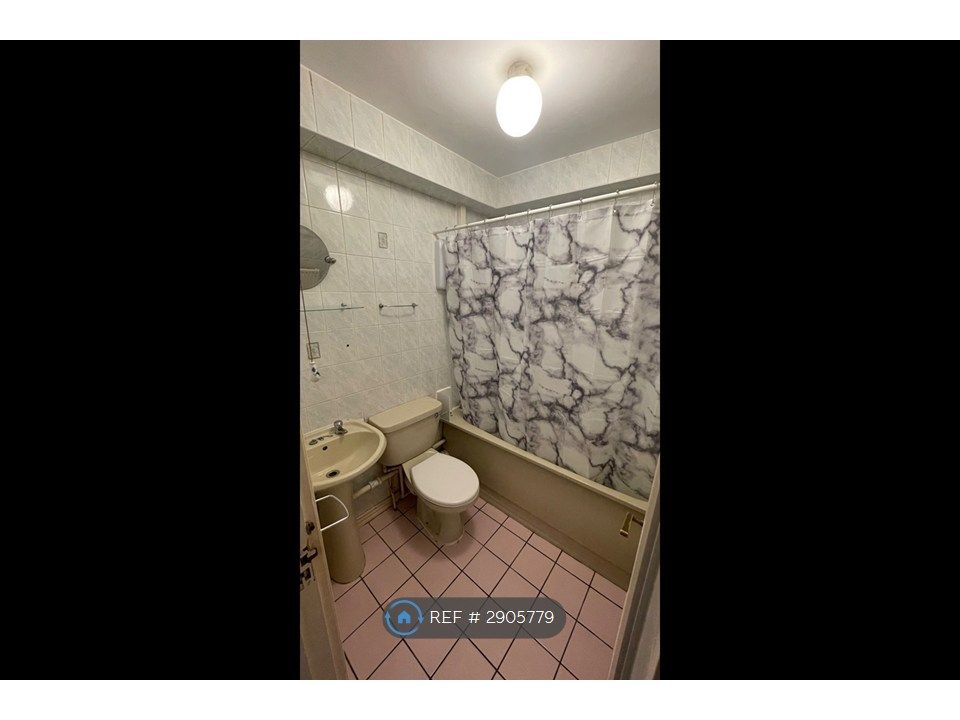 Property photo 3 of 13 Bathroom