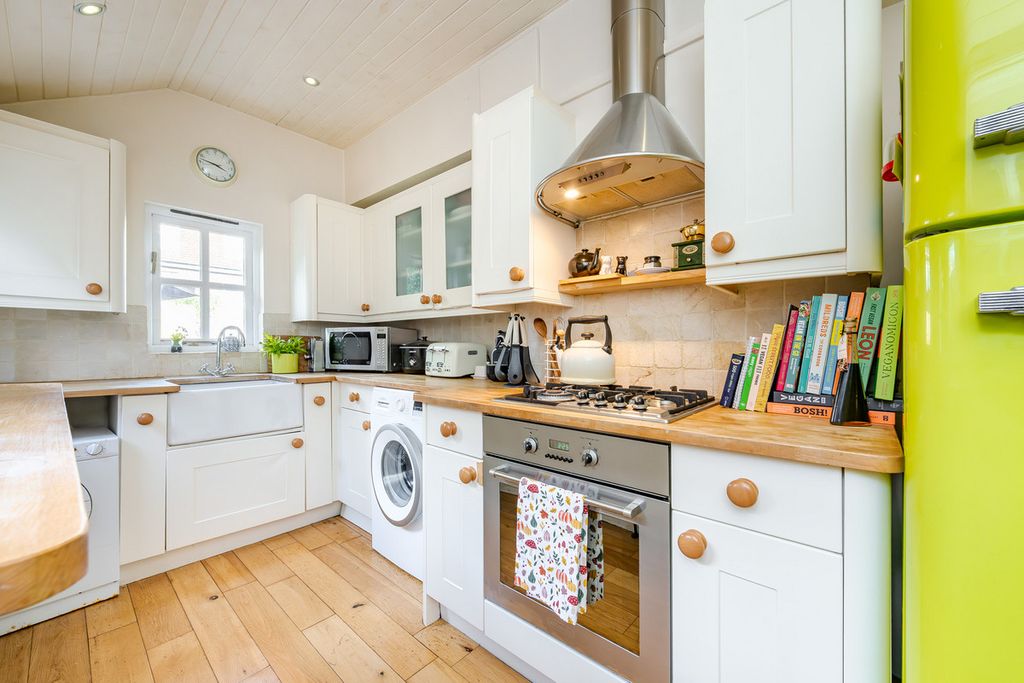 Property photo 2 of 24