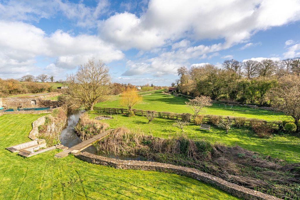 Property photo 3 of 21