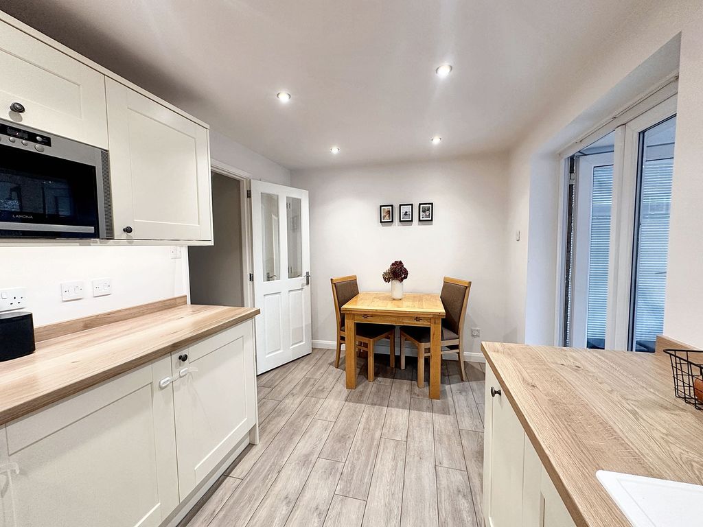 Property photo 3 of 14 Dining Kitchen