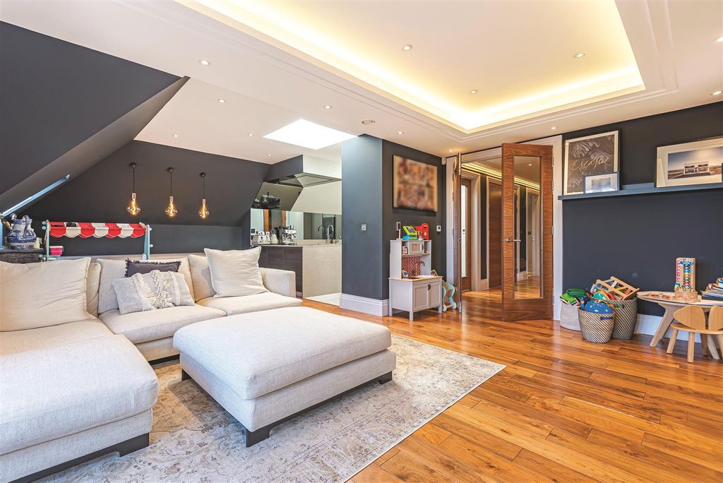 Property photo 3 of 19 Newgate6732202207152347.Jpg
