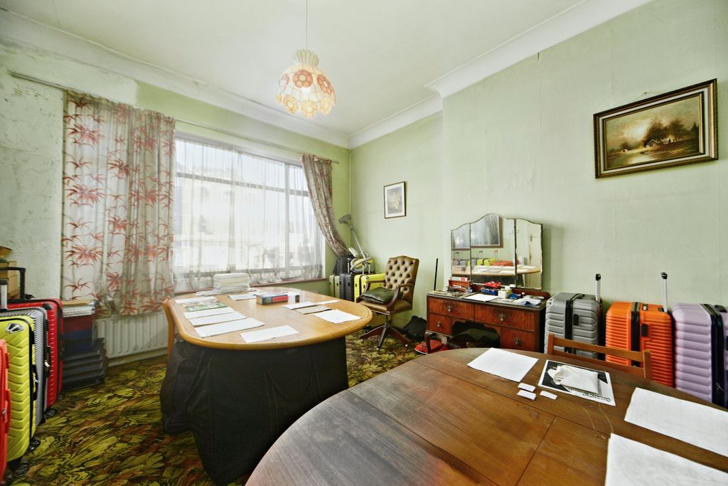 Property photo 3 of 17 Photography