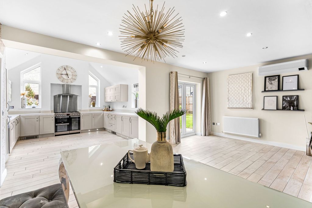 Property photo 2 of 27