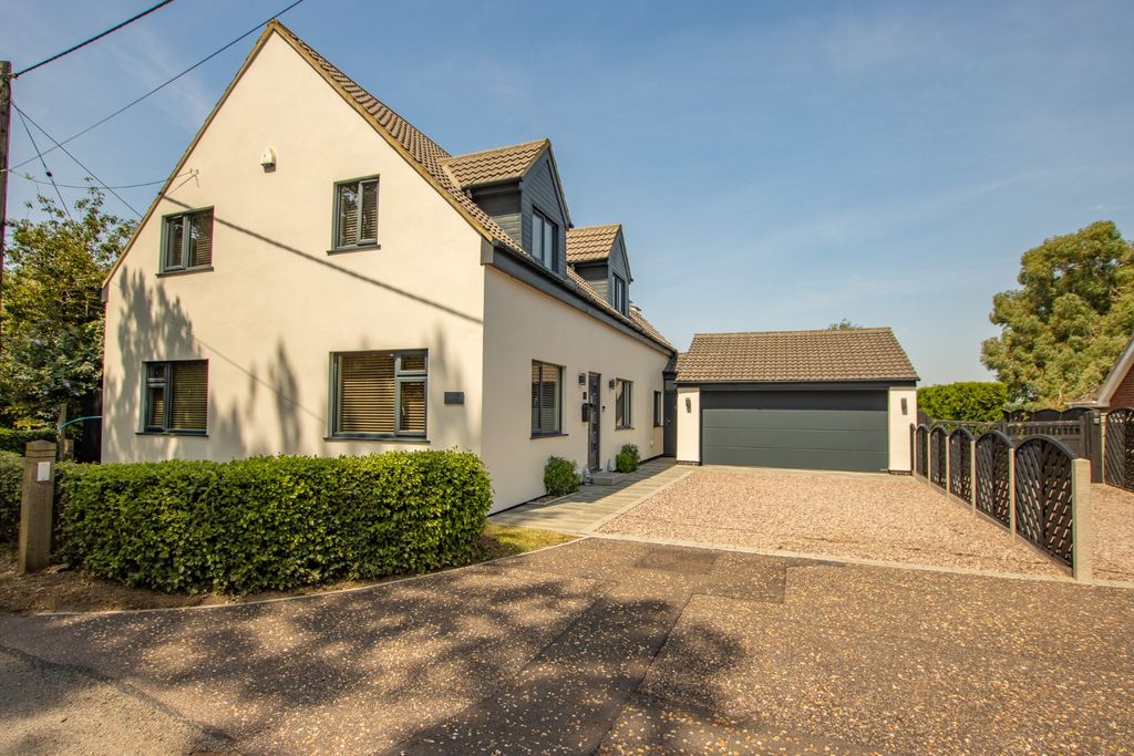 Property photo 1 of 42 5216950