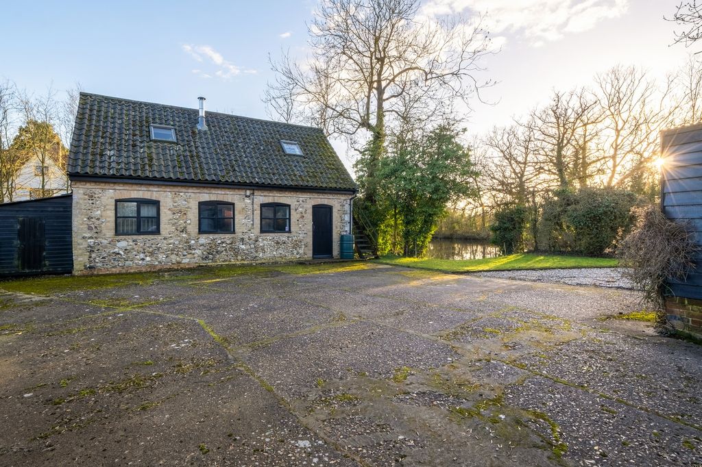 Property photo 2 of 37