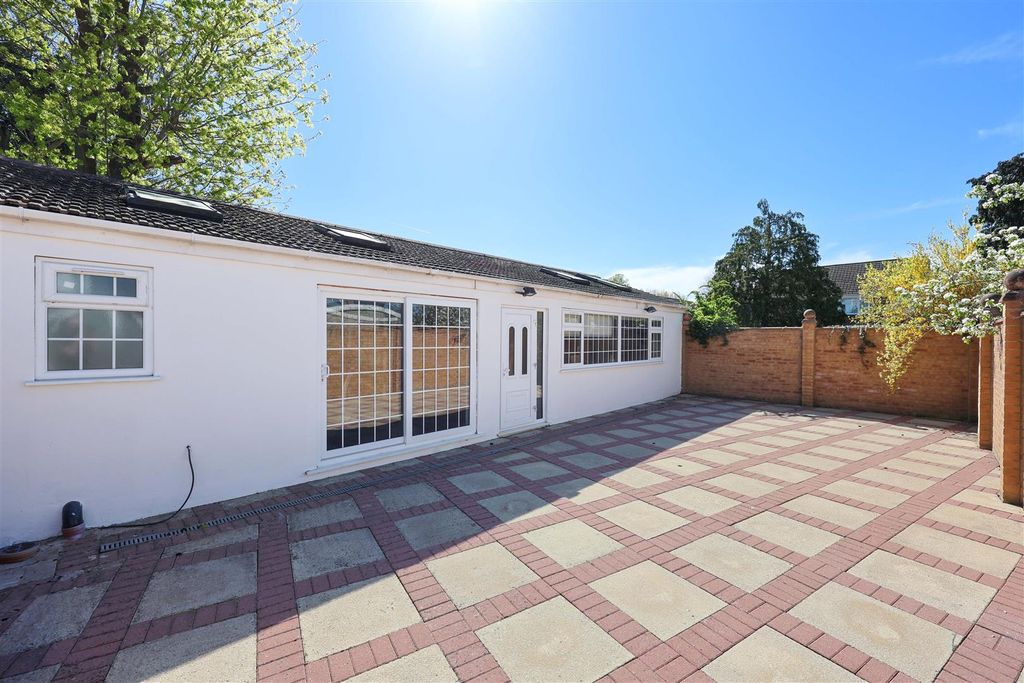 Property photo 3 of 32 Outbuilding