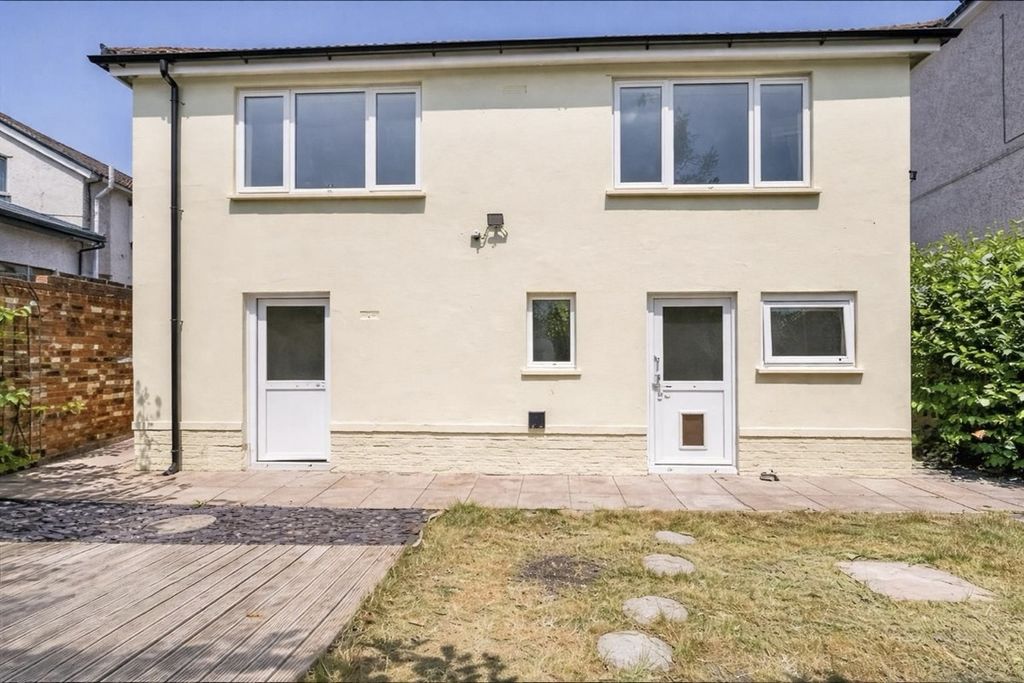 Property photo 2 of 25