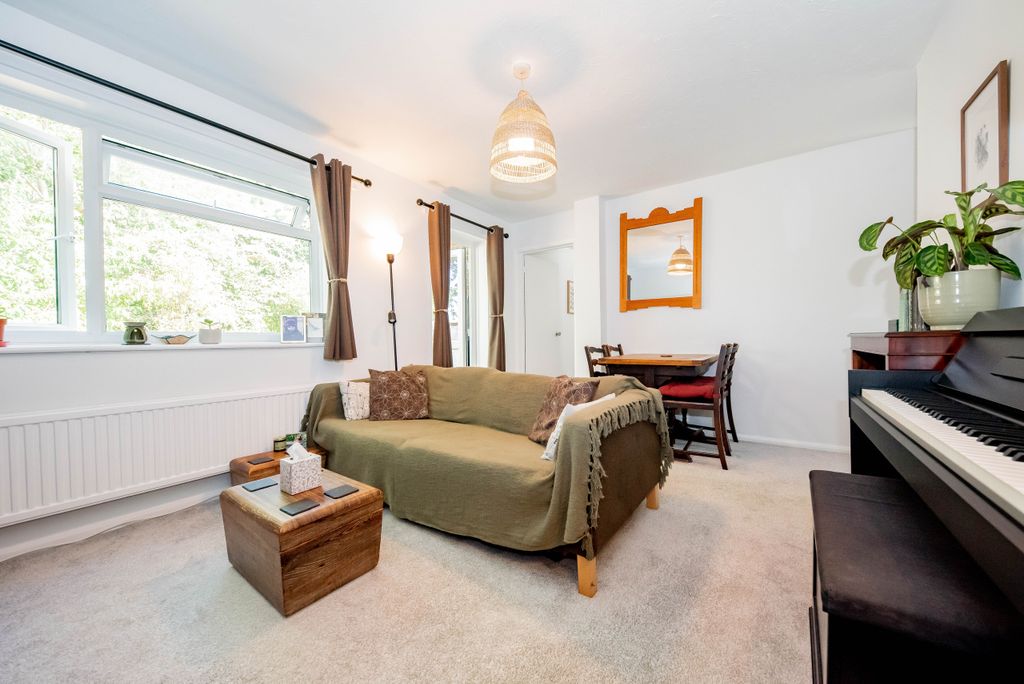 Property photo 3 of 16 Living Room