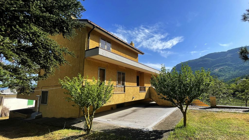 Property photo 3 of 35