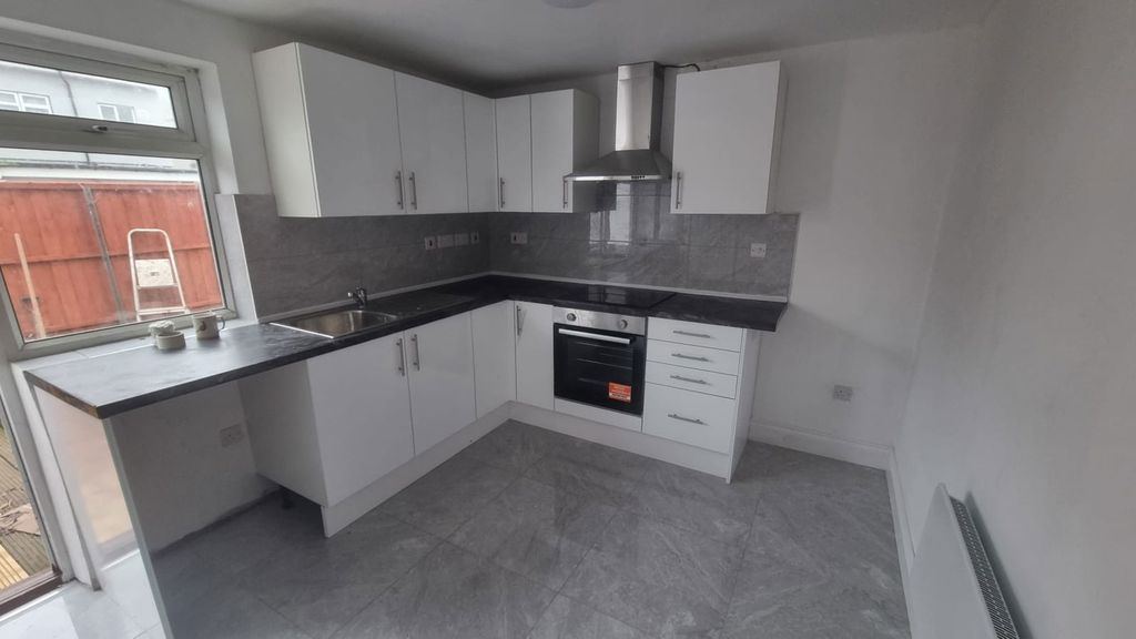 Property photo 2 of 3