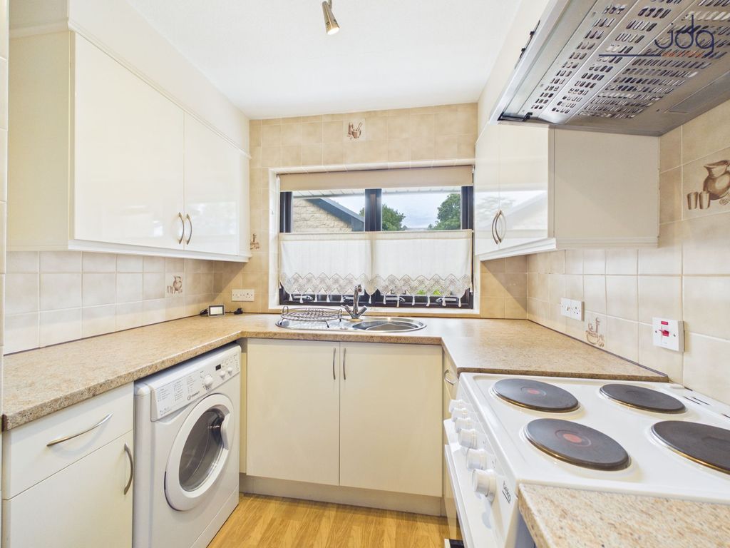 Property photo 2 of 7 Kitchen