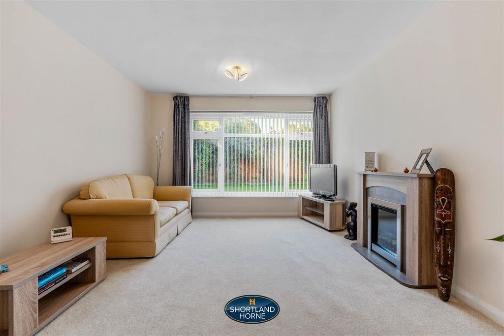 Property photo 2 of 19 45 Lonscale Drive (2 Of 30).Jpg