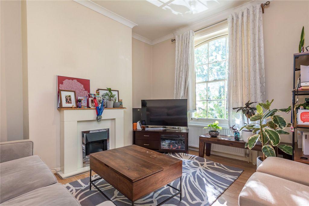 Property photo 2 of 9 Picture No. 12