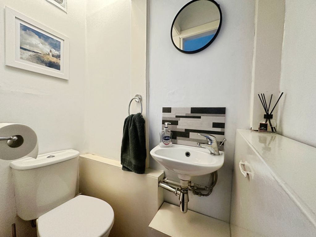 Property photo 3 of 27 WC