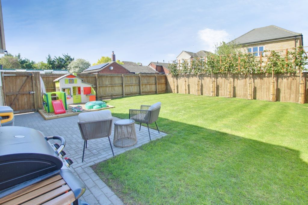 Property photo 2 of 32