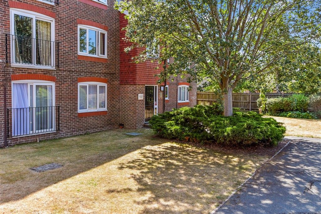 Property photo 2 of 14 Communal Gardens