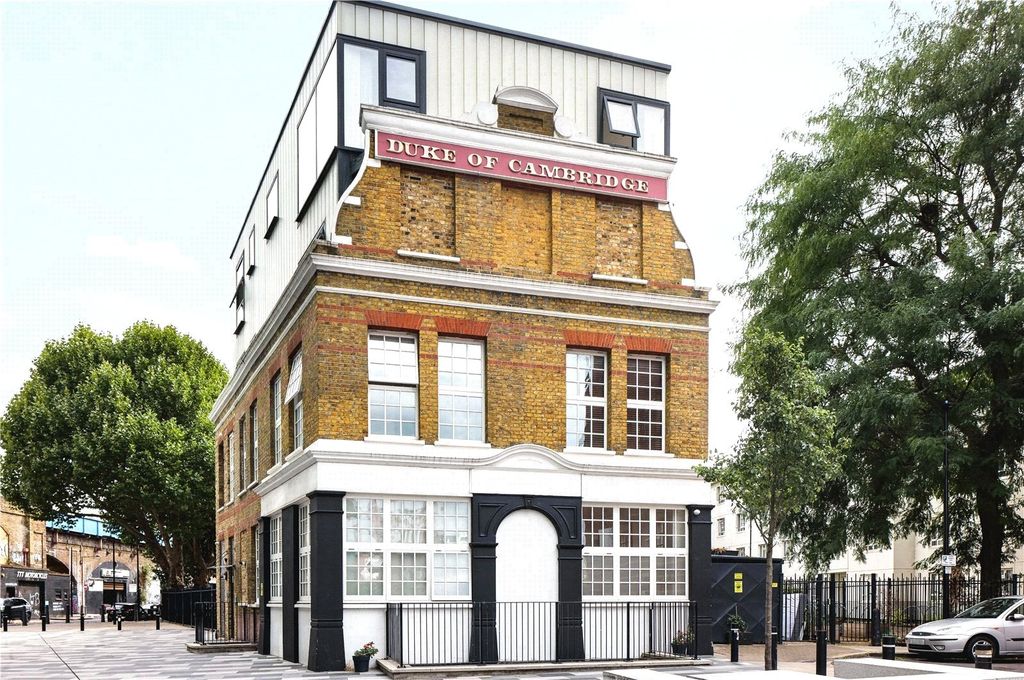 Property photo 2 of 11 Exterior