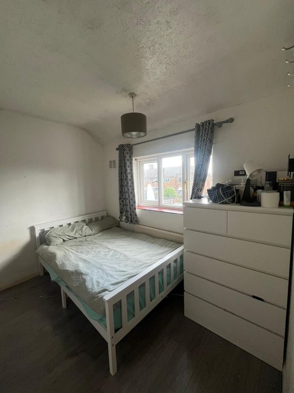 Property photo 1 of 5 Double Room To Rent In A Shared House- £750 Pcm