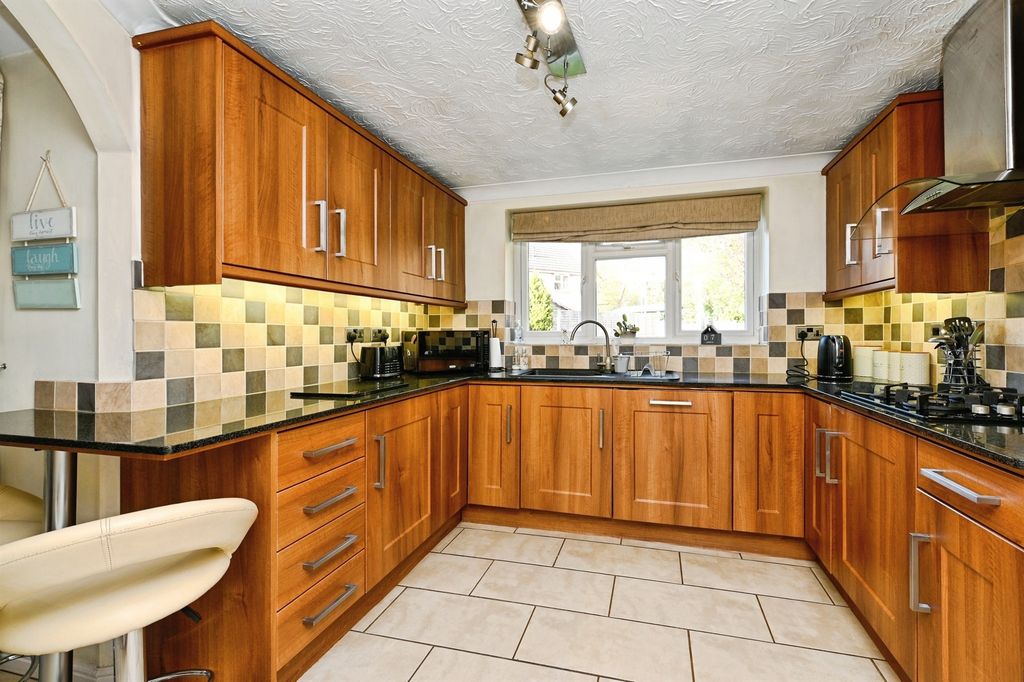 Property photo 2 of 20