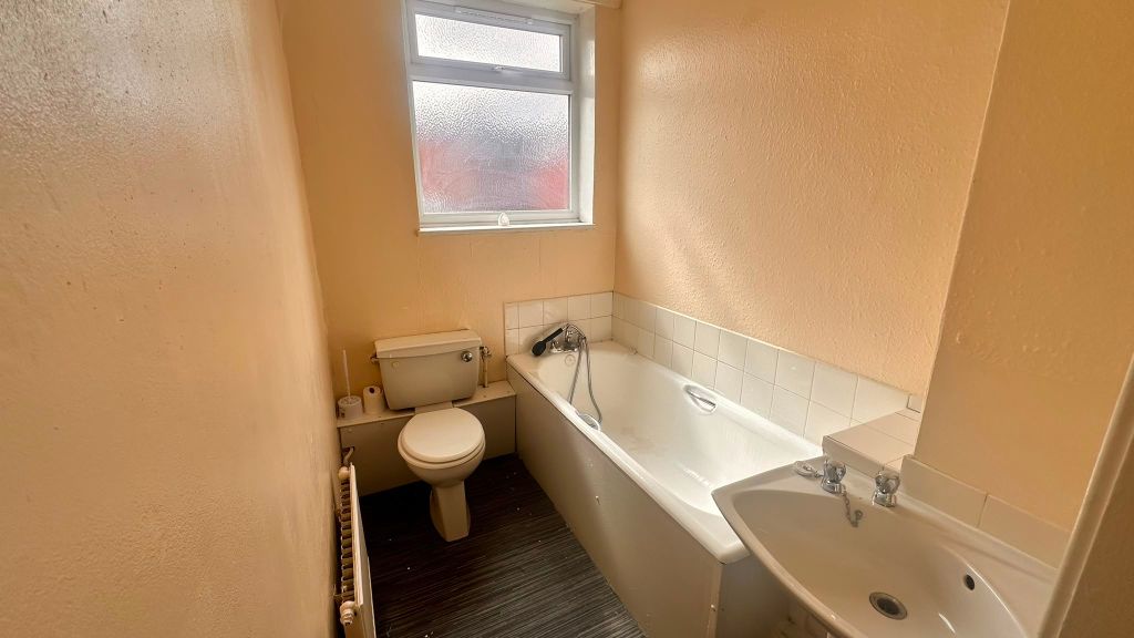 Property photo 3 of 9 Bathroom