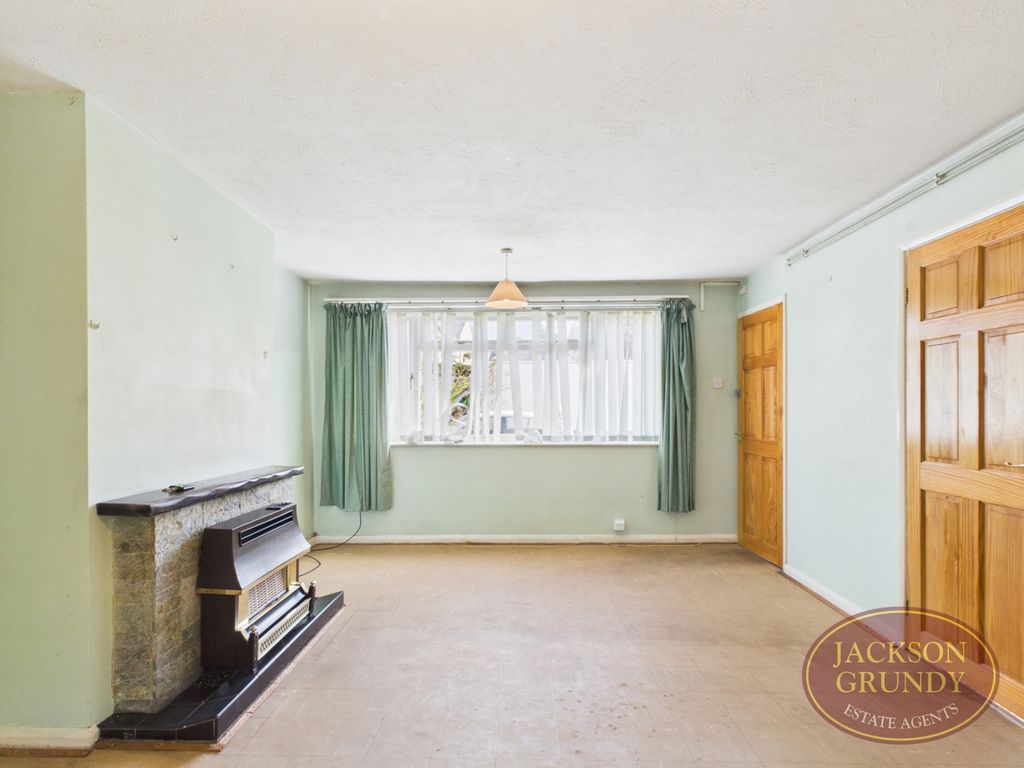 Property photo 2 of 12 Whitehills Crescent