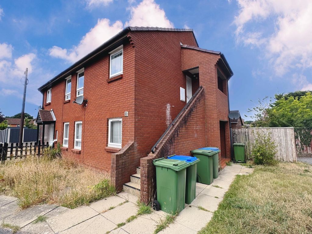 Property photo 1 of 8 External