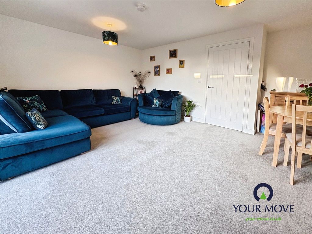 Property photo 3 of 16 Living Room No. 03