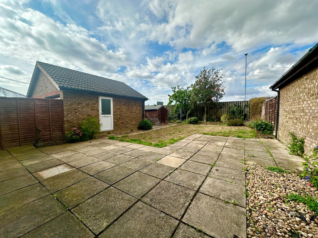 Property photo 3 of 12 Garden