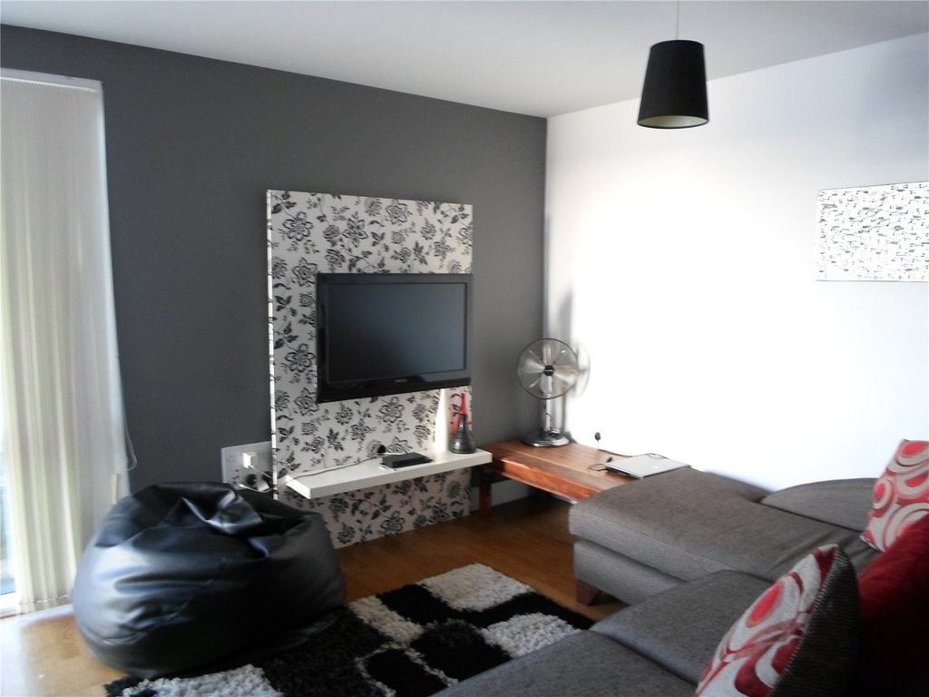 2 bed flat for sale Atlantic Wharf