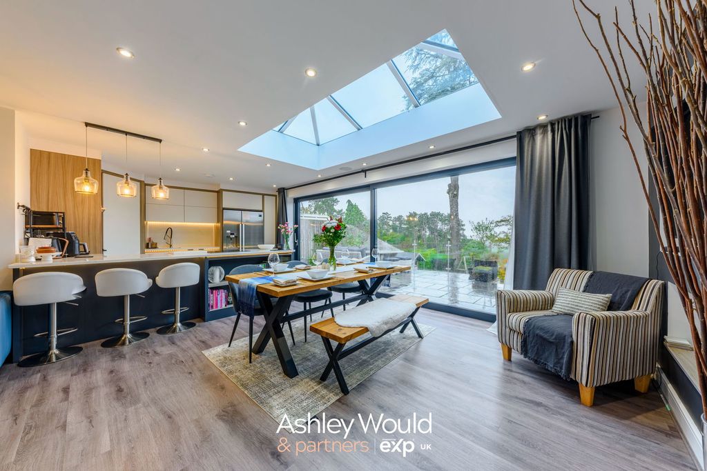 Property photo 3 of 40