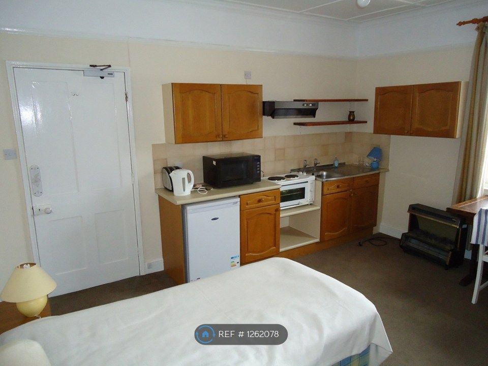 Property photo 3 of 14 Room 5 Interior