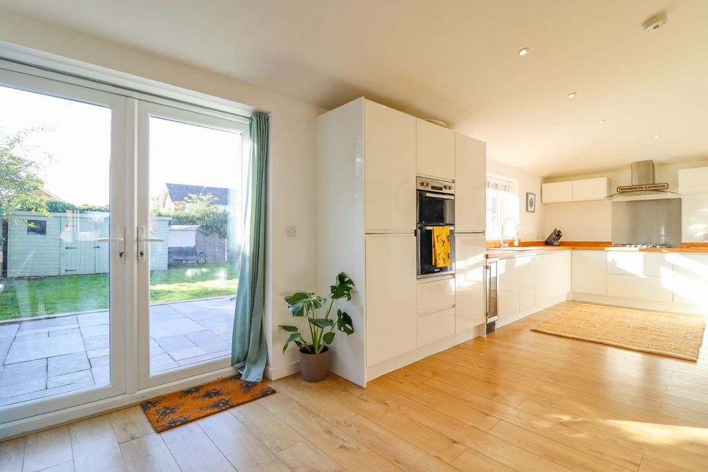 Property photo 3 of 27 4147209