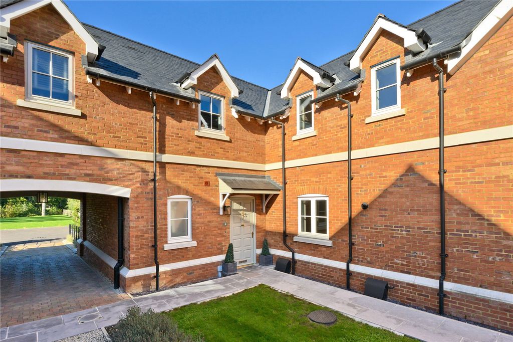 Property photo 2 of 15 Entrance