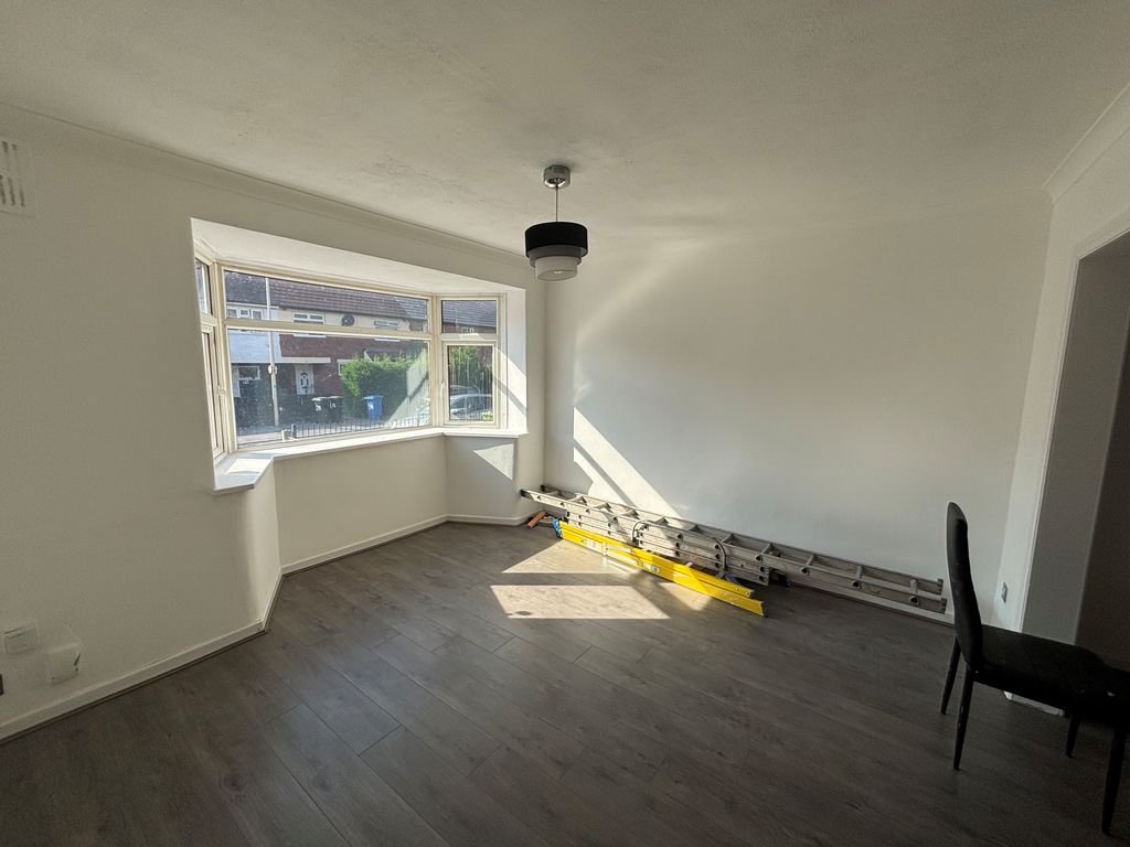 Property photo 3 of 13 Lounge 1