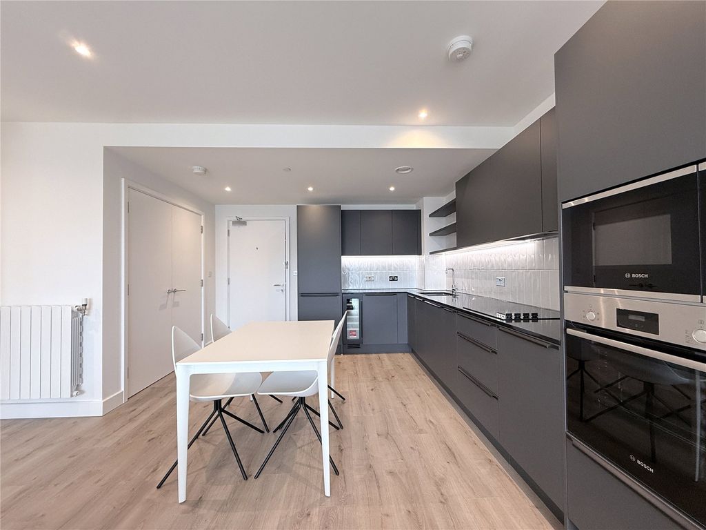 Property photo 2 of 14 Picture No. 16