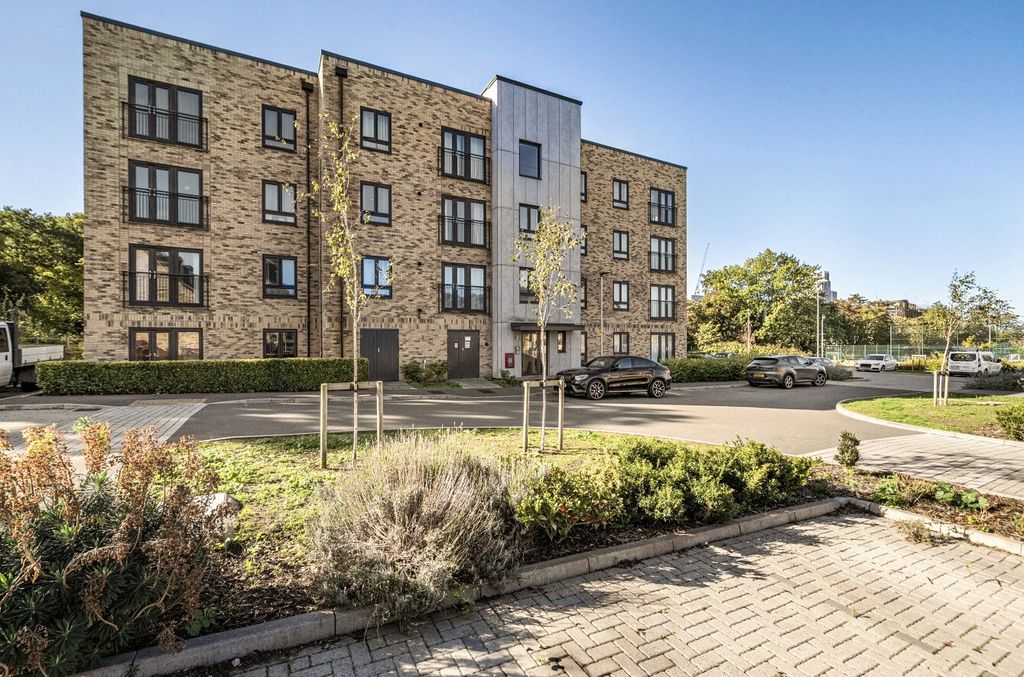 Property photo 1 of 14 1350969-17-68d118...