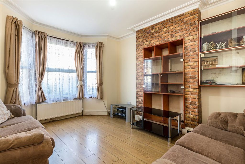 Property photo 2 of 10