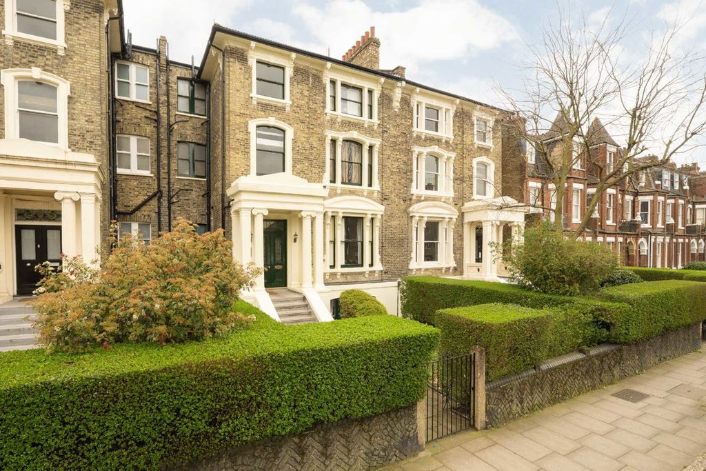 Property photo 1 of 9